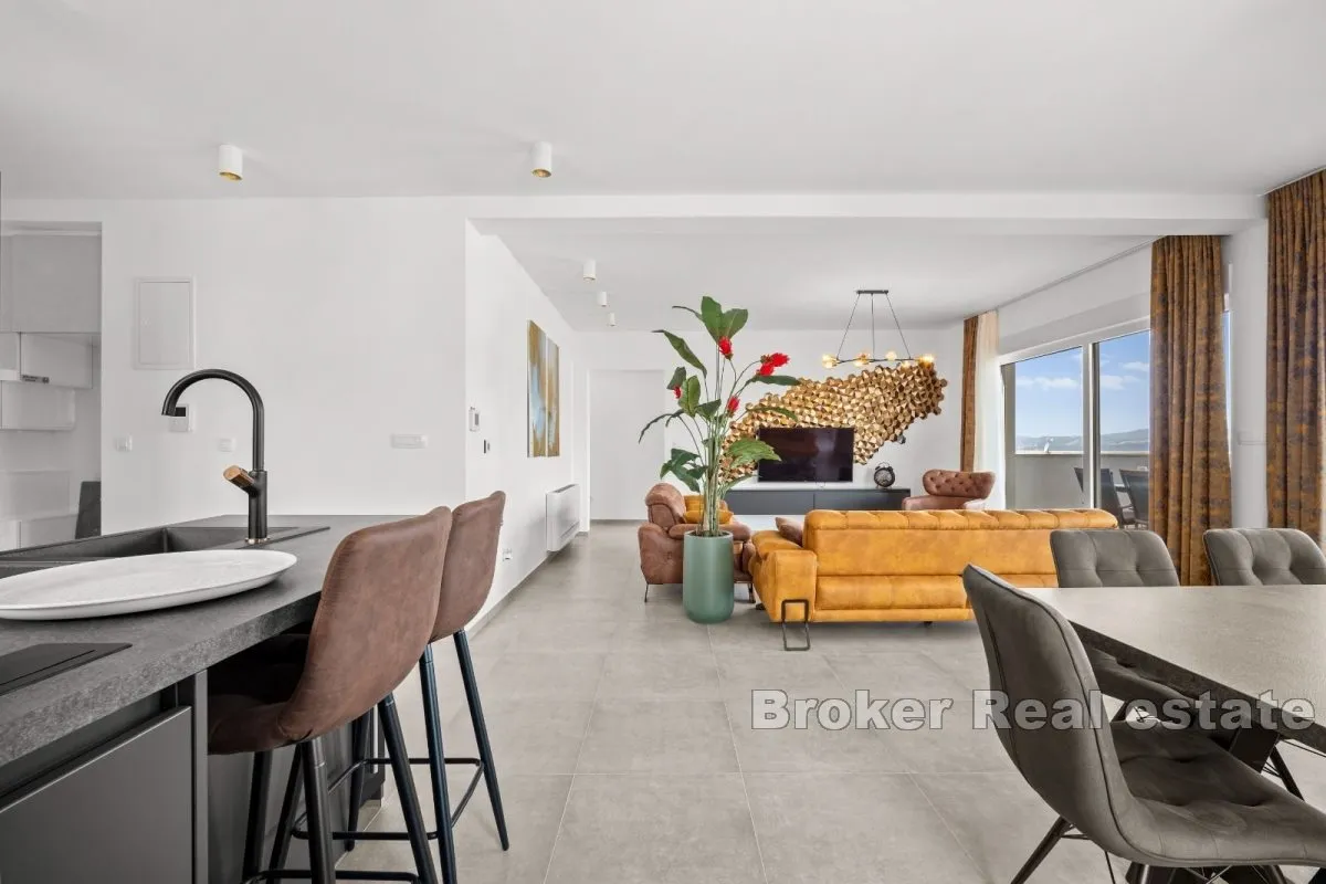 luksuzan penthouse s bazenom i prekrasnim pogledom na more - slika 4