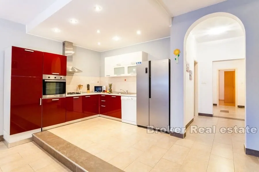 apartmanska kuća prvi red do mora - slika 11