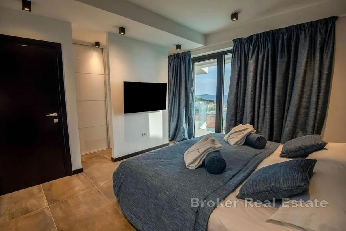 moderna villa s bazenom i pogledom na more - slika 15