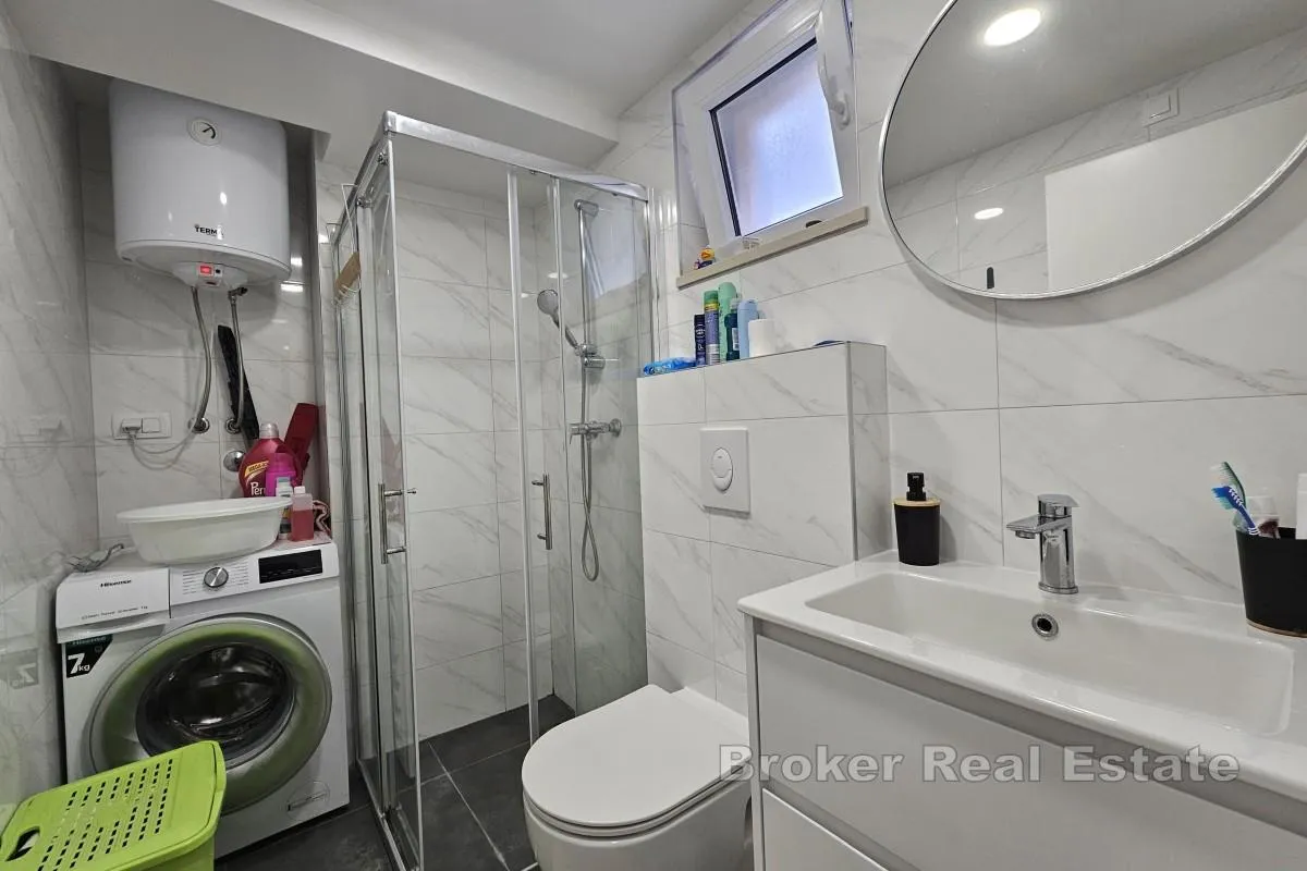 kuća s dva apartmana na mirnoj lokaciji - slika 8