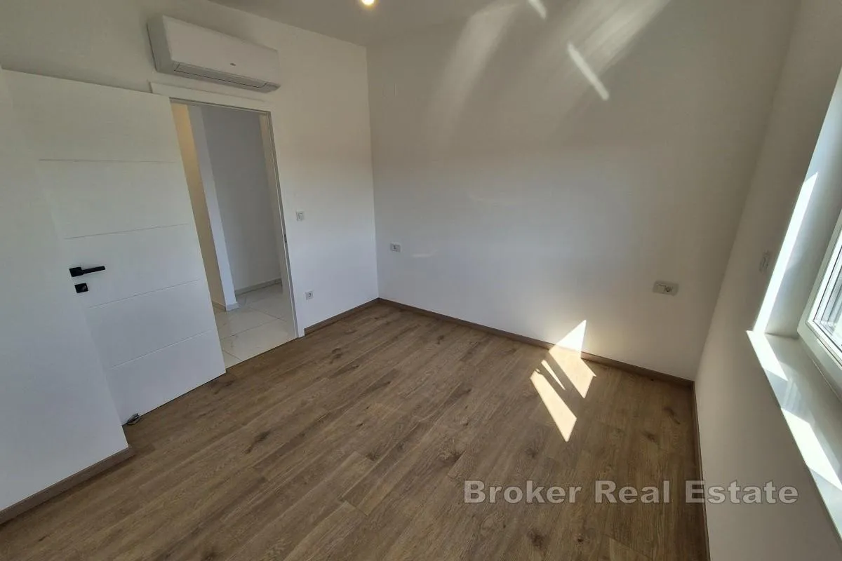 moderan stan s dodatnim apartmanom - slika 9