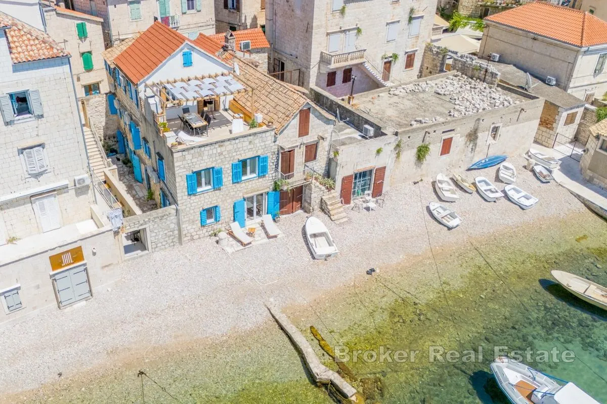 renovirana autentična kamena vila, uz more - slika 3