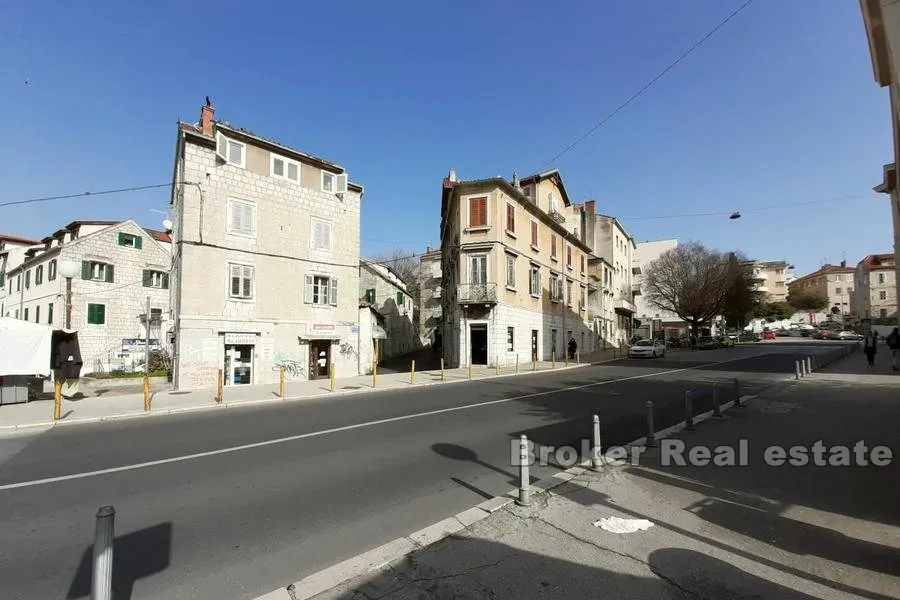 poslovni prostor za renovaciju - slika 1