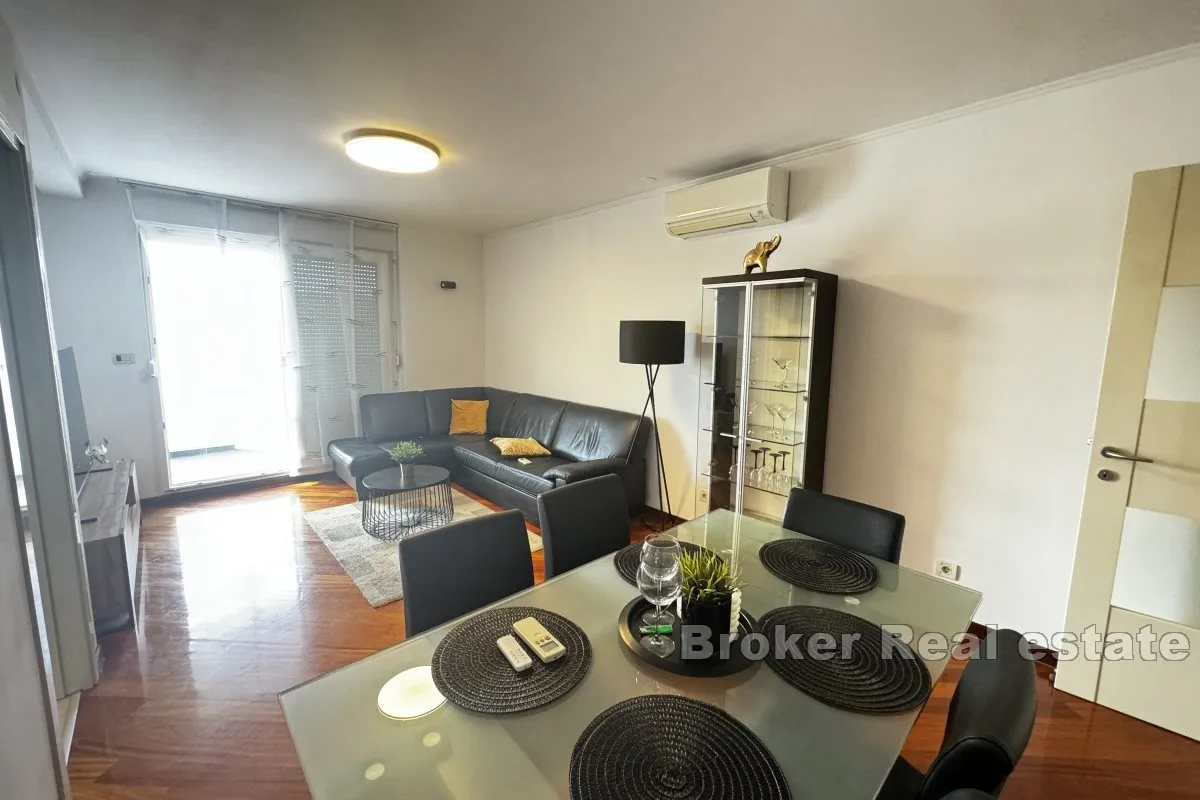 prostran trosoban apartman - slika 3