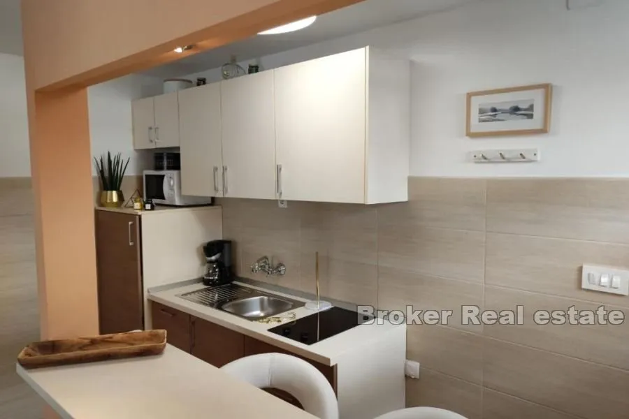 apartmanska kuća sa dodatnim građevinskim zemljištem - slika 6