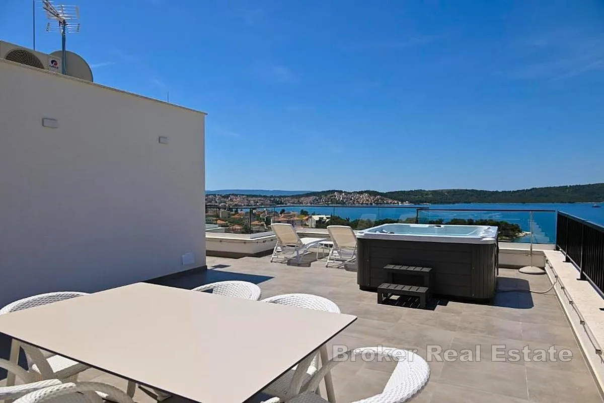 luksuzni penthouse s krovnom terasom i panoramskim pogledom na more - slika 14