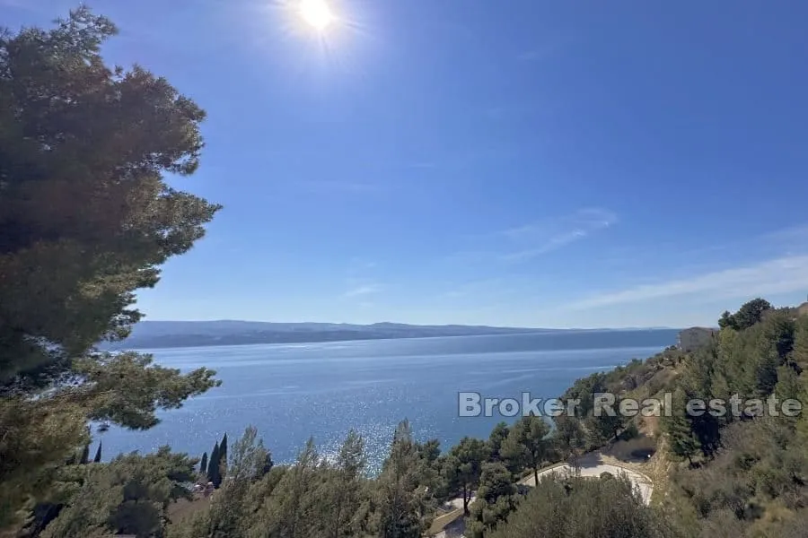 Prostrano građevno zemljište s pogledom na more - Omiš