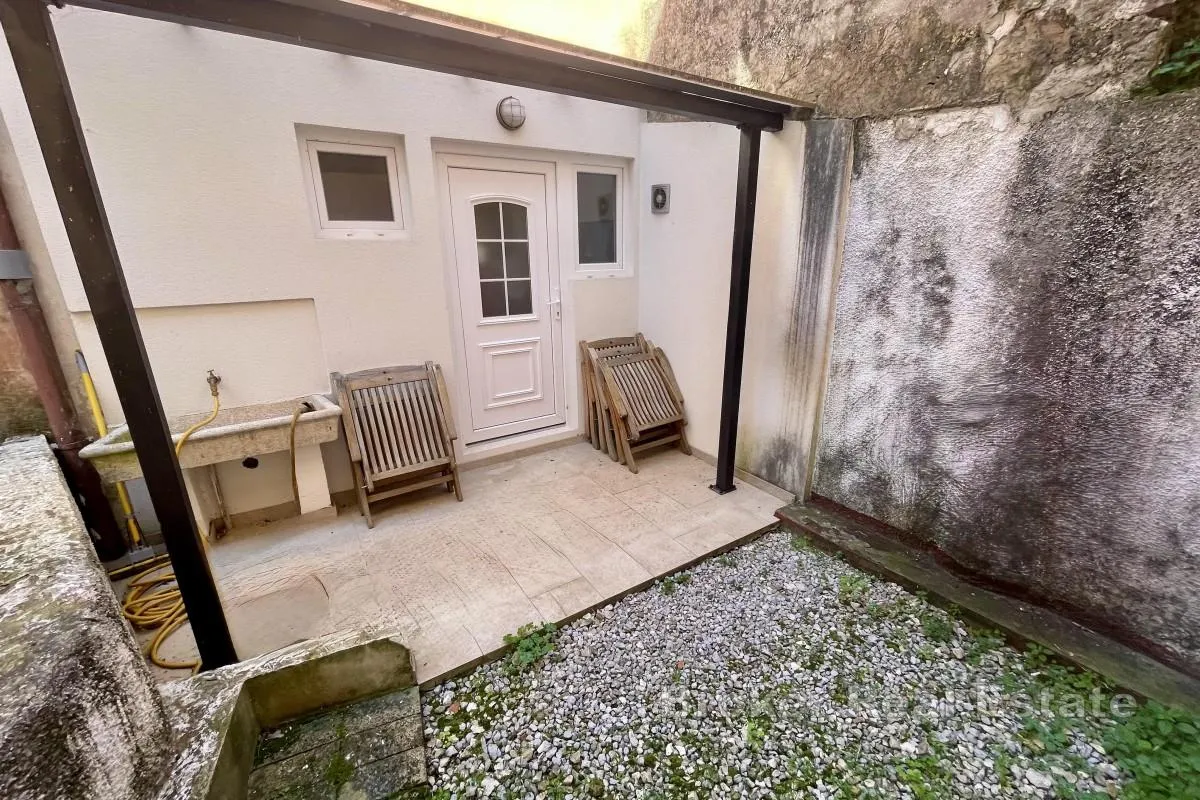 renovirana kamena kuća s vrtom - slika 11