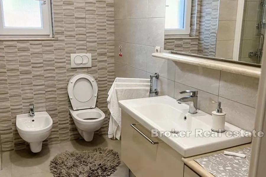 apartmanska kuća u prvom redu do mora - slika 8