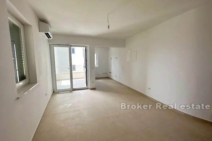 prostrani penthouse s pogledom na more - slika 6