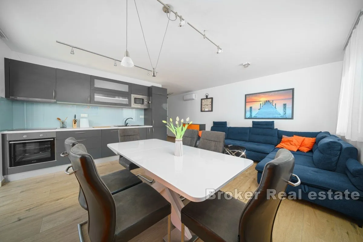 penthouse s pogledom na more - slika 4