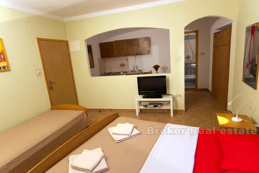 kuća u centru s restoranom, na prodaju - slika 12