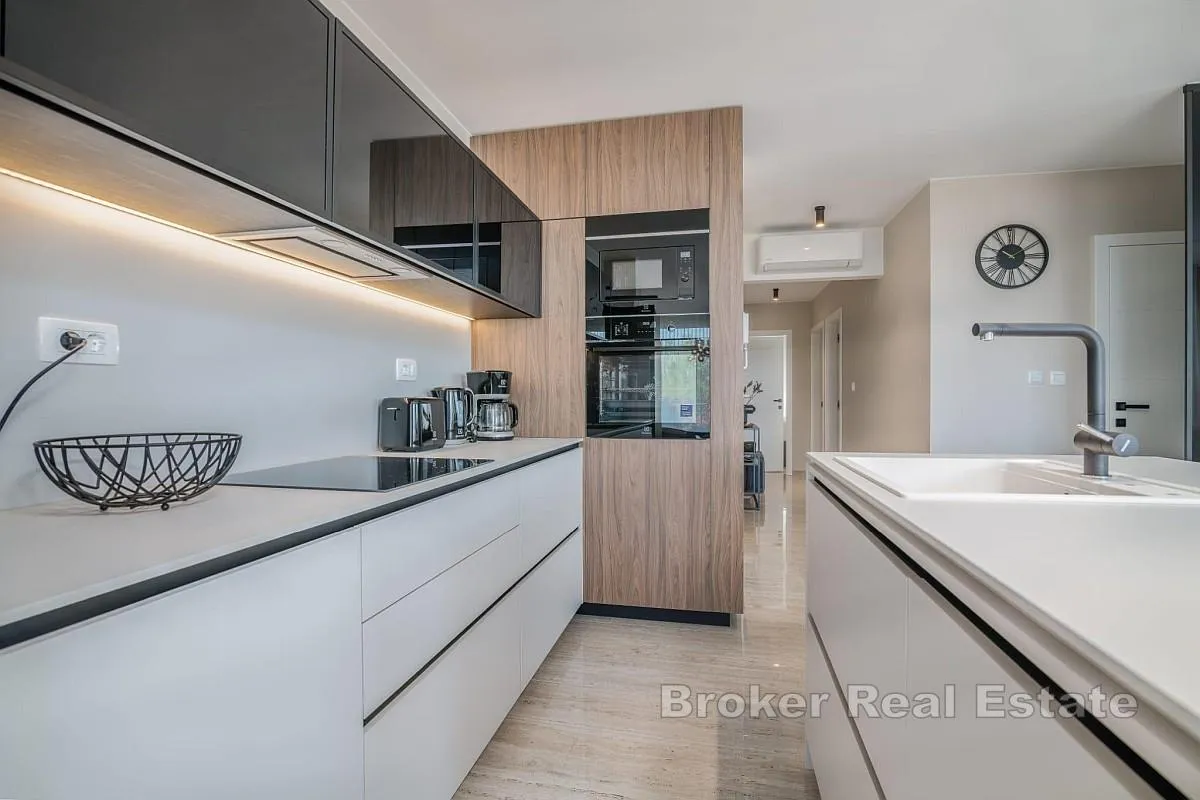 luksuzni trosoban apartman s bazenom i okućnicom - slika 6