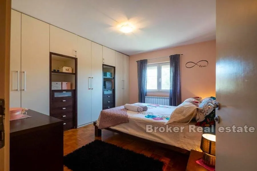 apartmanska vila s bazenom - slika 13