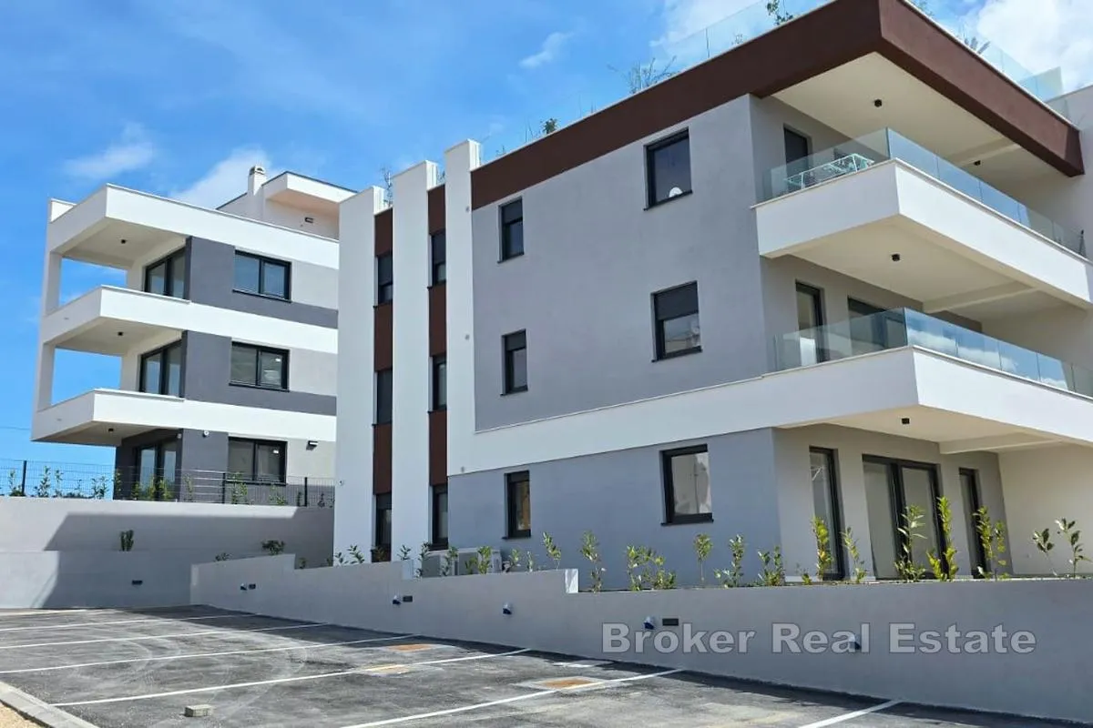 Trosobni stanovi u novoizgrađenoj zgradi s pogledom na more - Diklo, Zadar