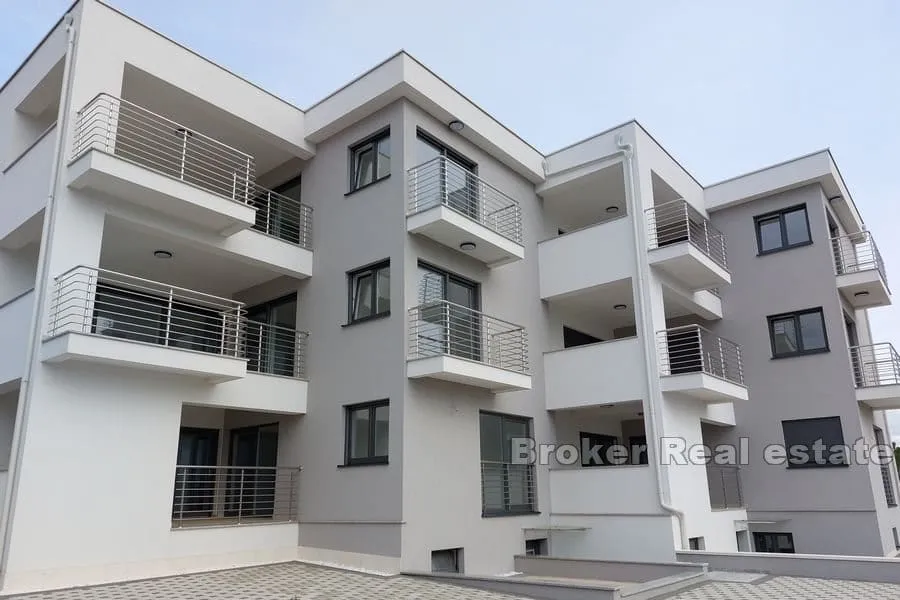 dvosoban apartman s pogledom na more - slika 9