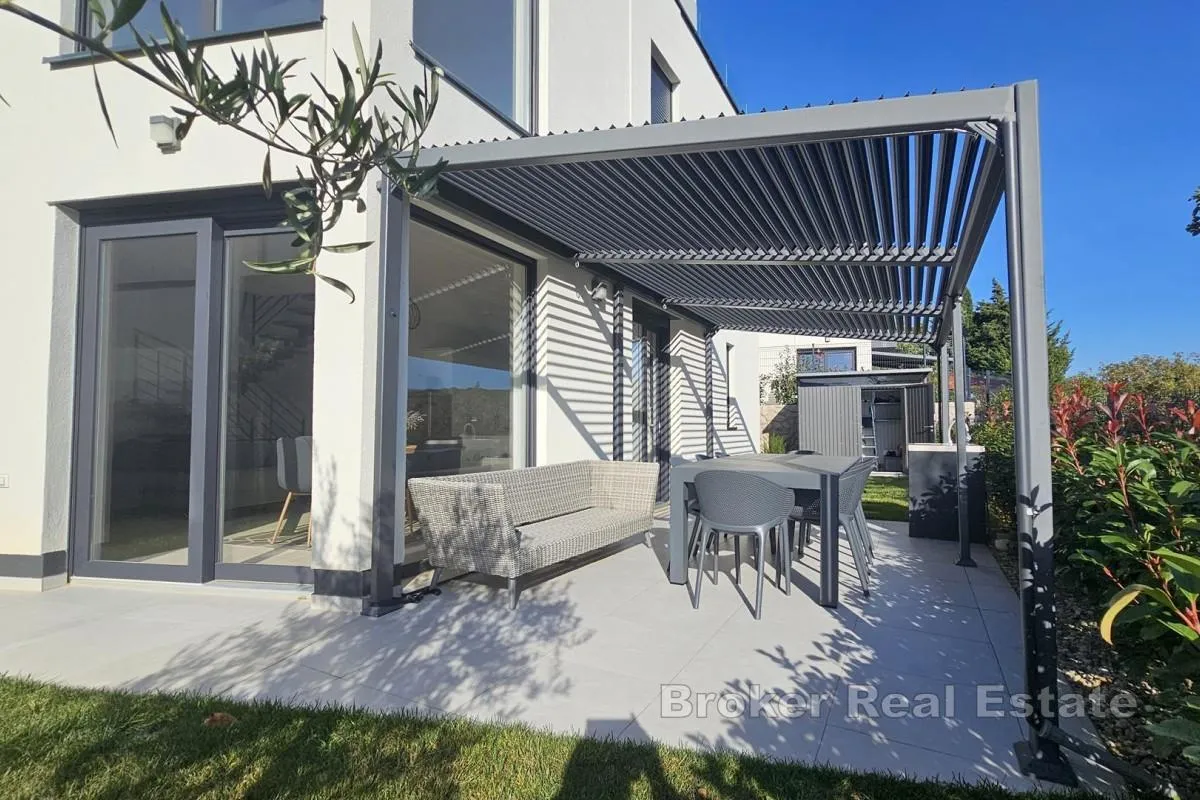 Dvoetažni apartman s vrtom - Krk