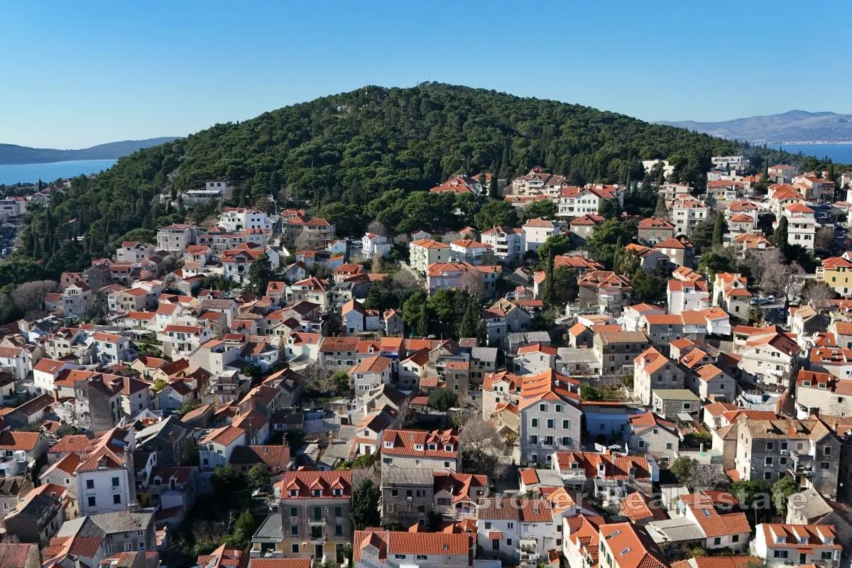 trosoban stan na idiličnoj lokaciji - slika 1