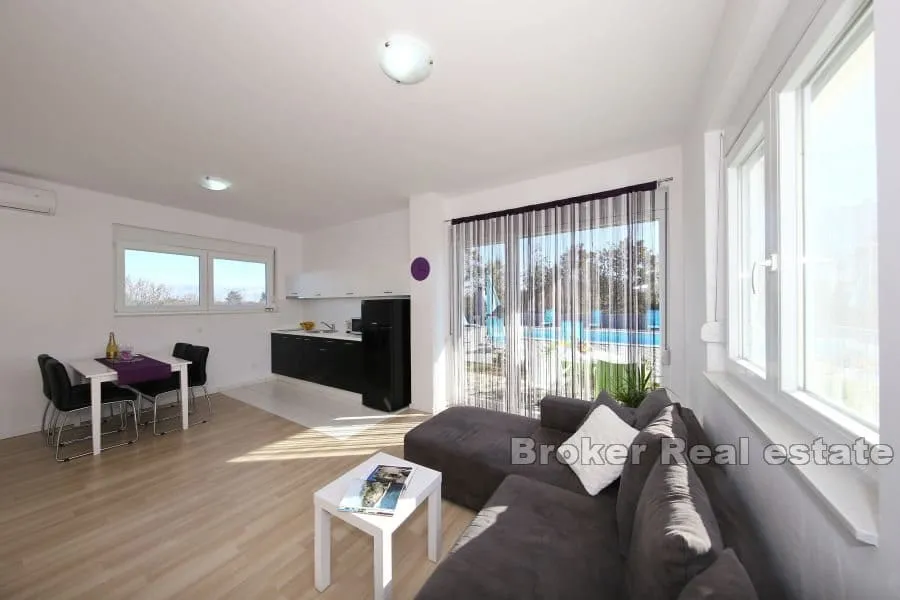 apartmanska kuća u blizini mora - slika 9