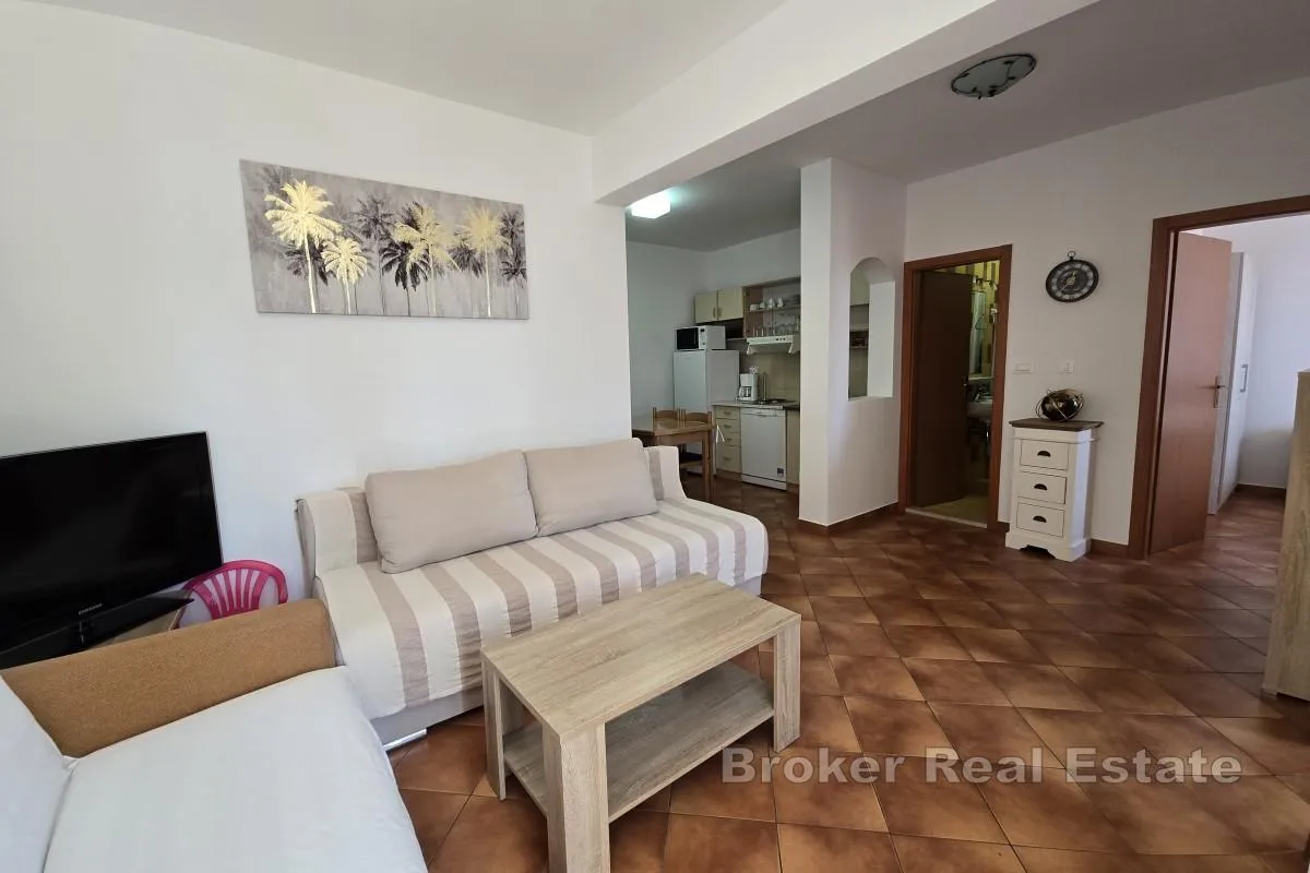 dvosobni apartman s pogledom na more - slika 3