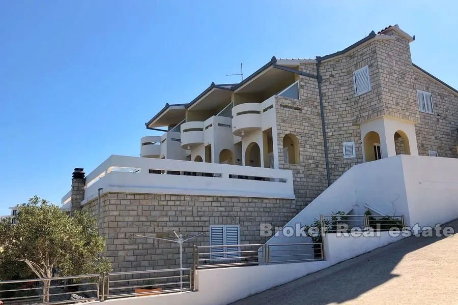 apartmanska kuća, prvi red do mora - slika 4