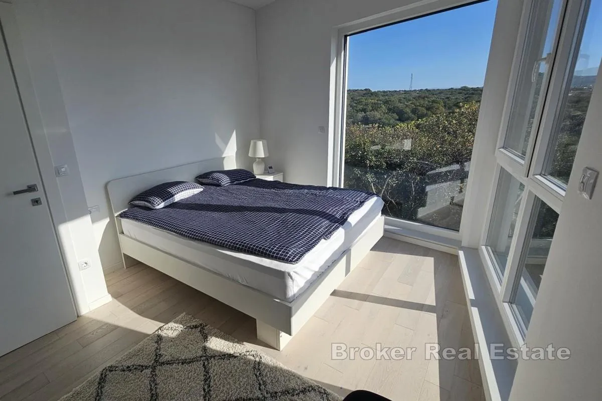 dvoetažni apartman s vrtom - slika 12