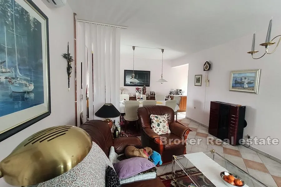 kuća s prostranim zemljištem - slika 4