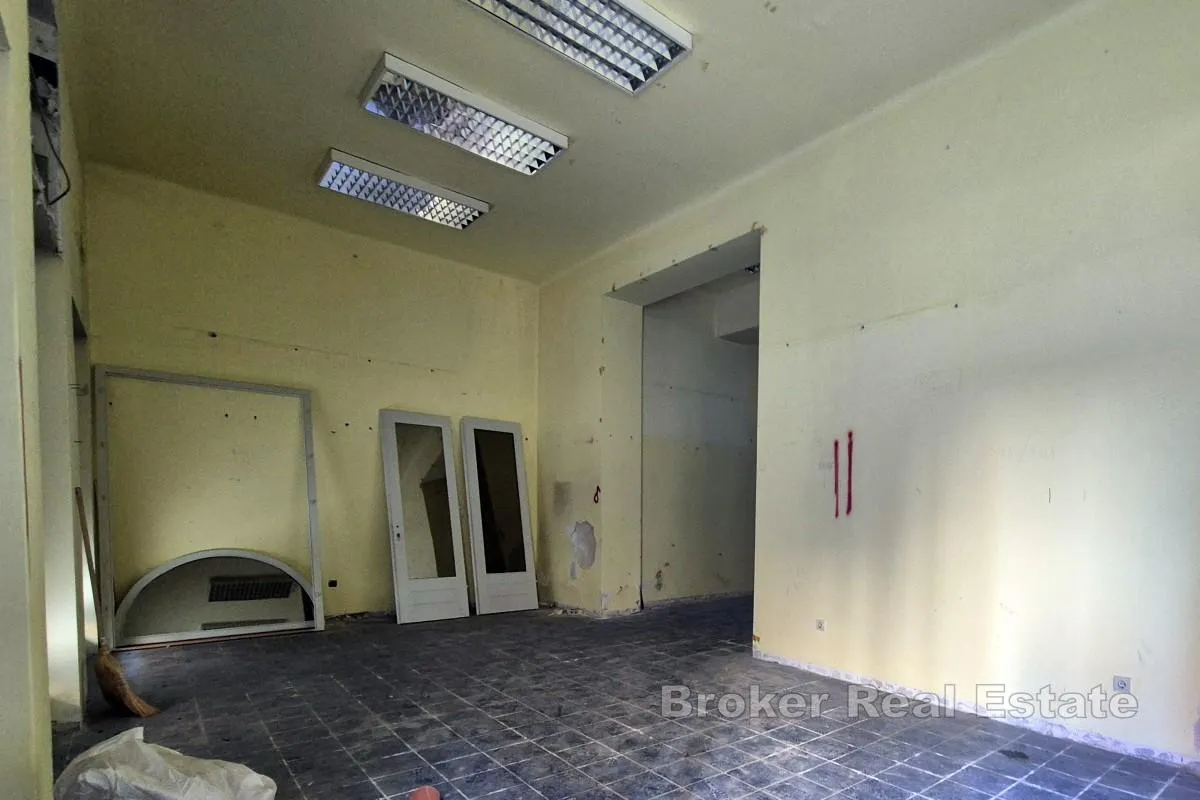 atraktivno pozicionirani poslovni prostor za kompletnu renovaciju - slika 5