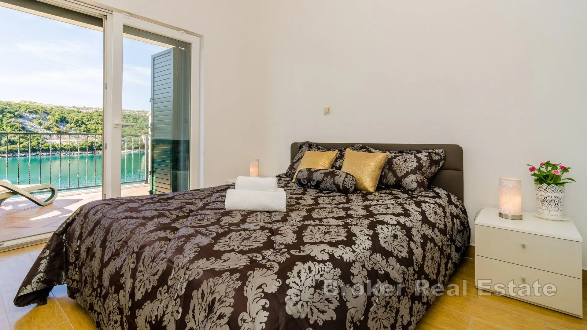 apartmanska kuća u prvom redu do mora - slika 13