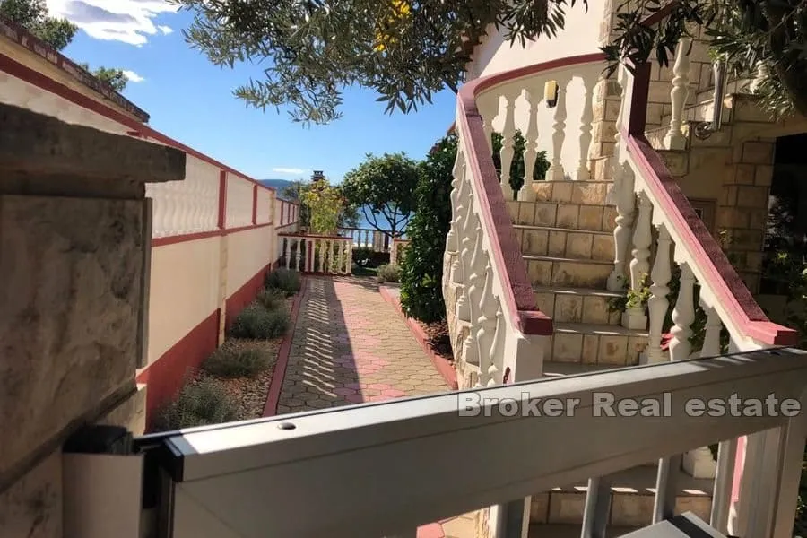apartmanska kuća, prvi red do mora - slika 5