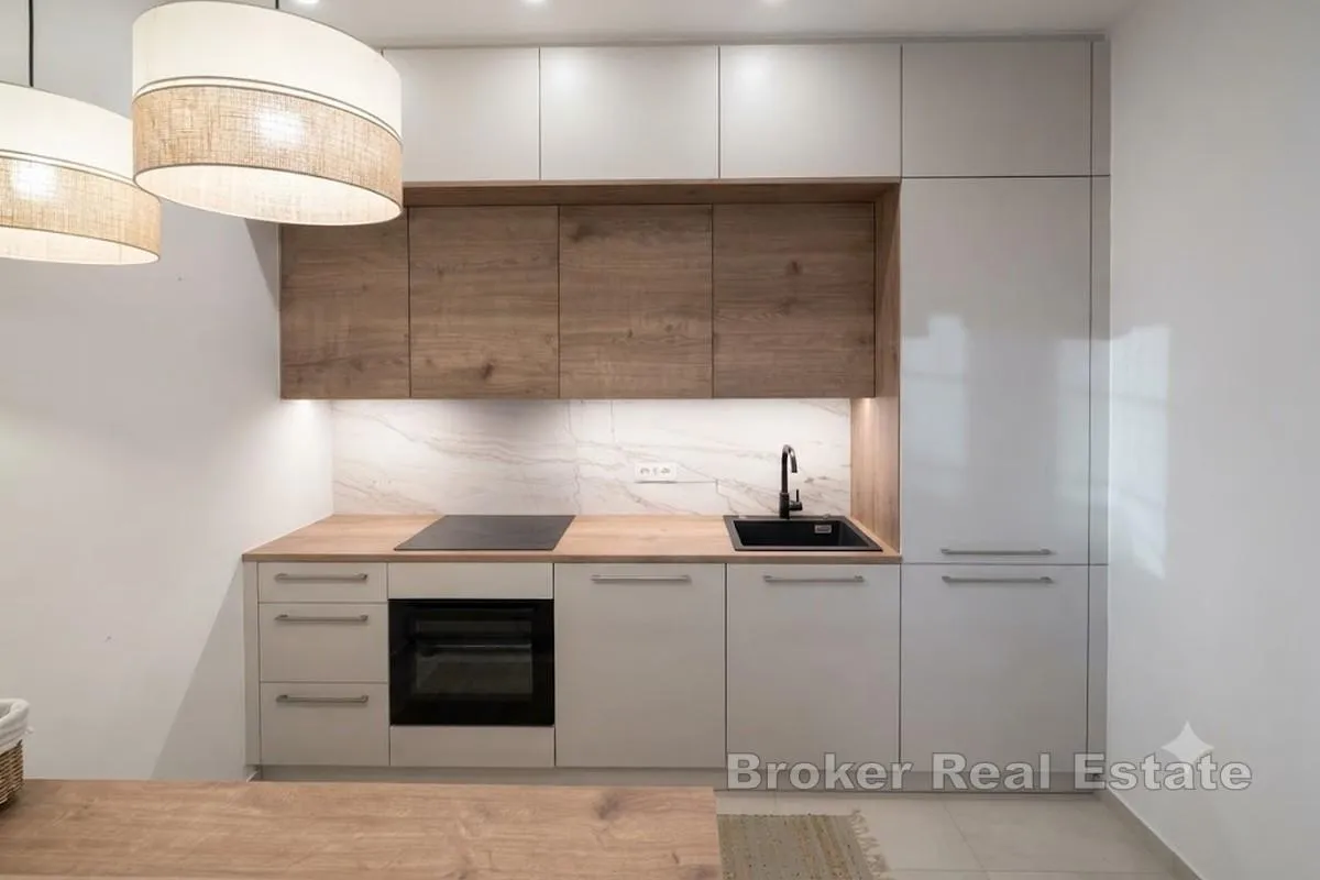 penthouse s krovnom terasom i pogledom na more - slika 6