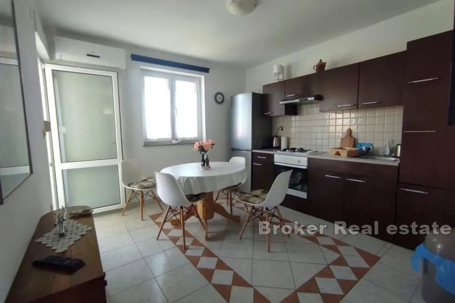 apartmanska kuća, drugi red do mora - slika 3