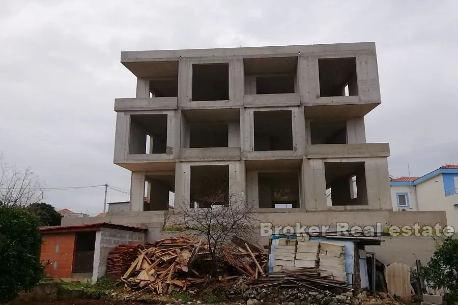 roh bau zgrada s pogledom na more - slika 10