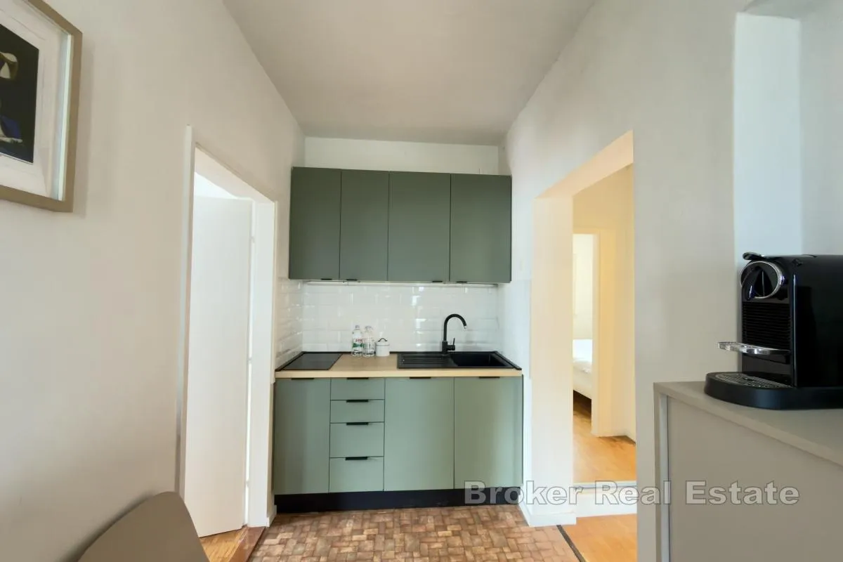 tri apartmanske jedince s pogledom na more - slika 9