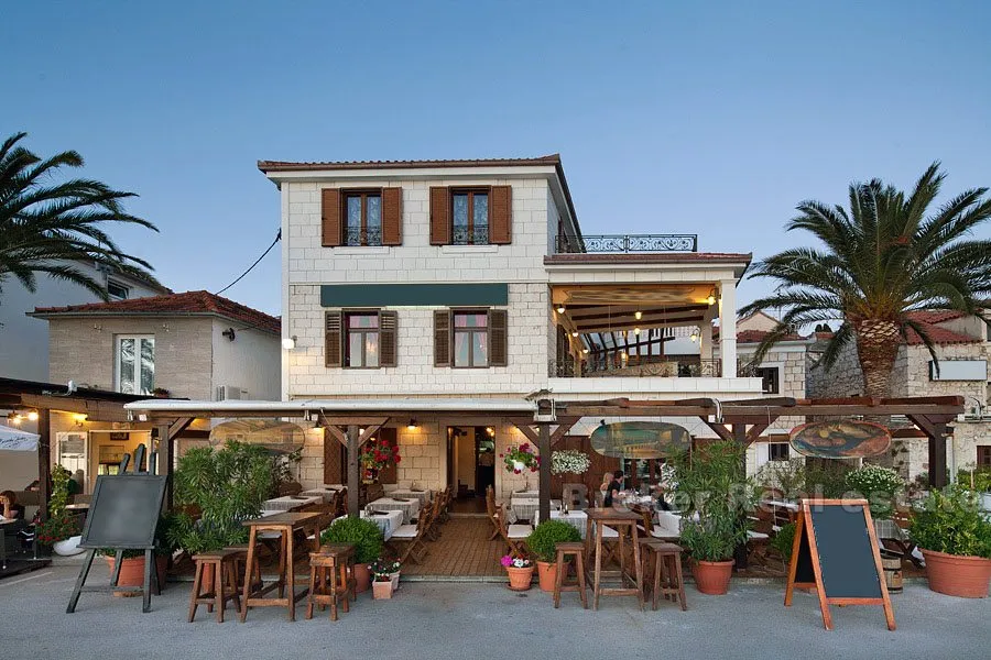 rogoznica, prekrasna kamena kuća s restoranom - slika 2