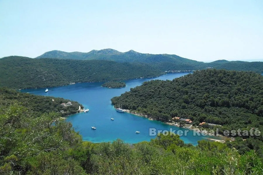 Građevinsko zemljište u blizini mora - Lastovo