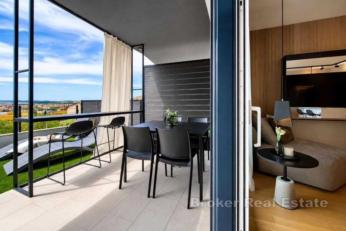 moderan apartman s pogledom na more - slika 2