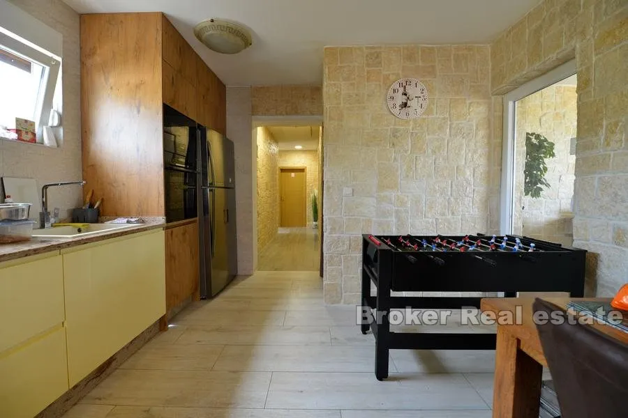 kamena vila s pogledom na velebit - slika 5