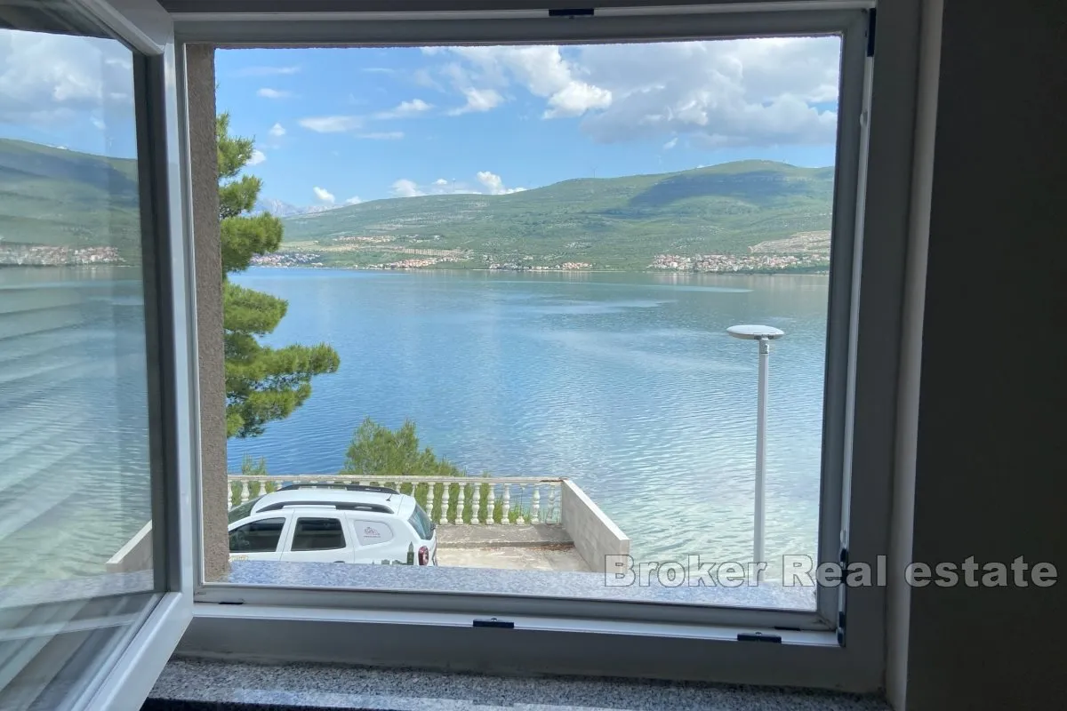 apartmanska kuća s ugostiteljskim objektom, prvi red uz more - slika 10