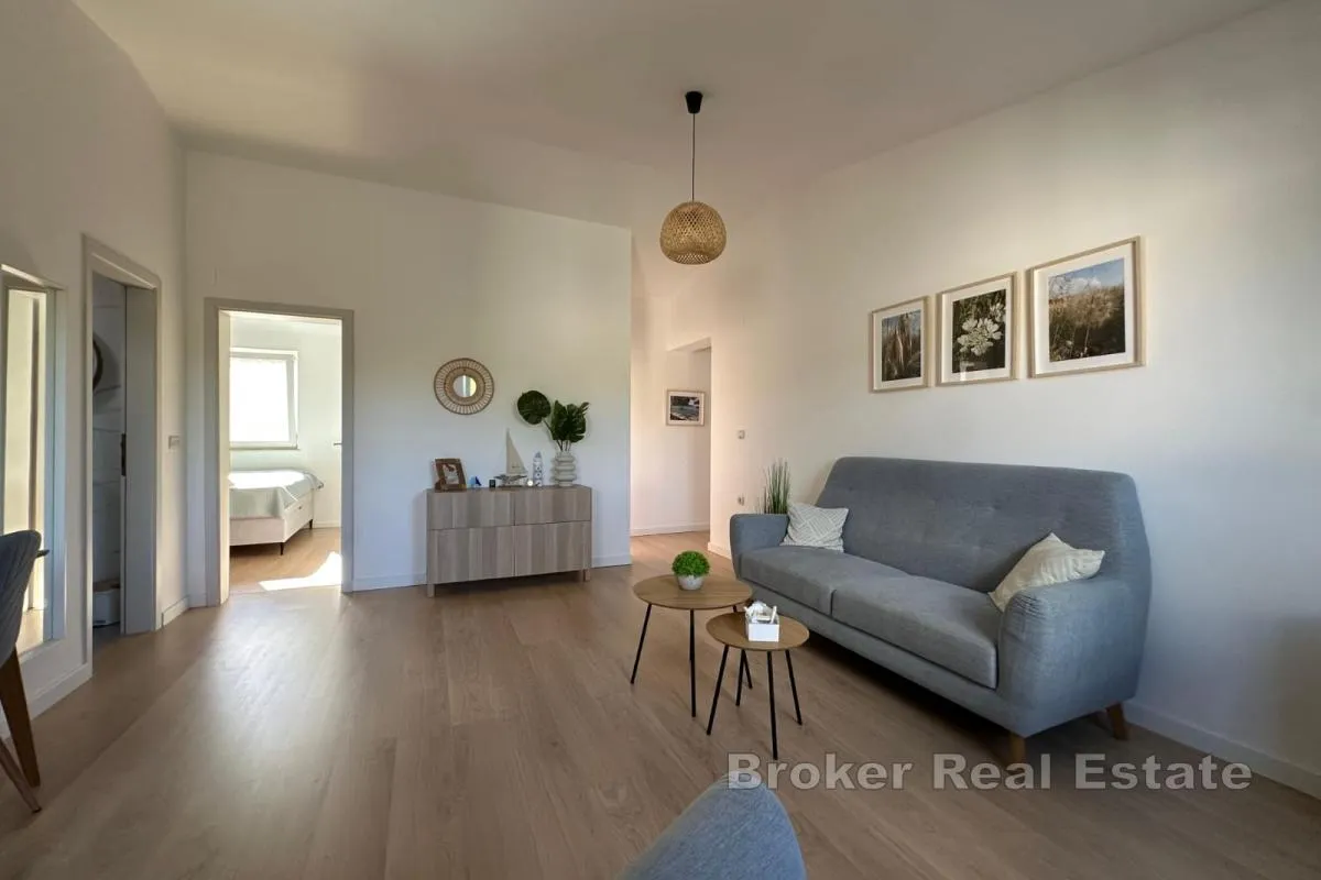 trosoban apartman u blizini plaže - slika 9