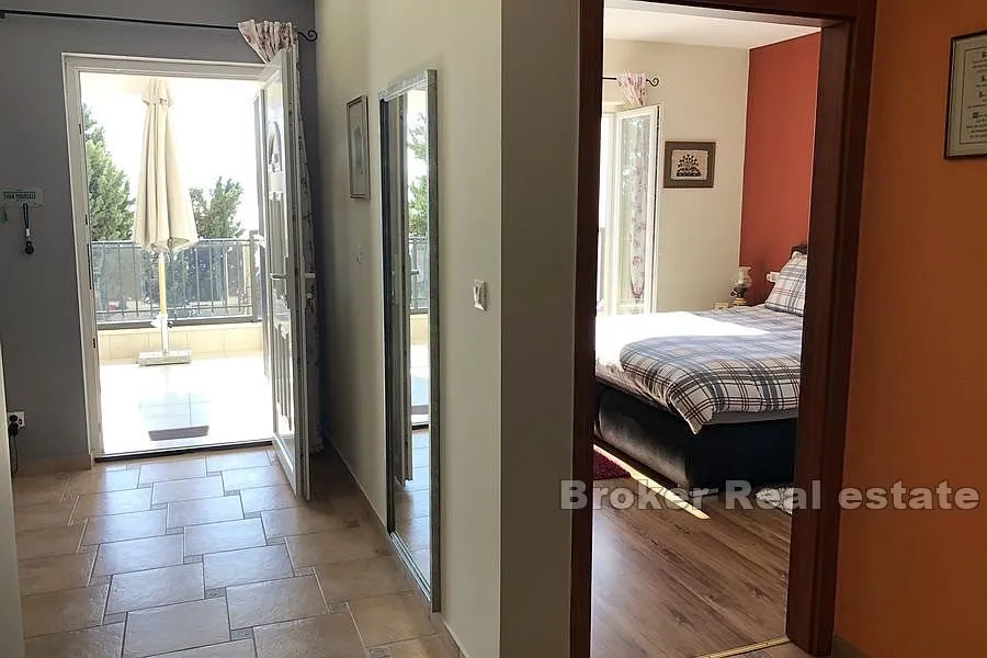 novouređeni apartman s pogledom na more - slika 6