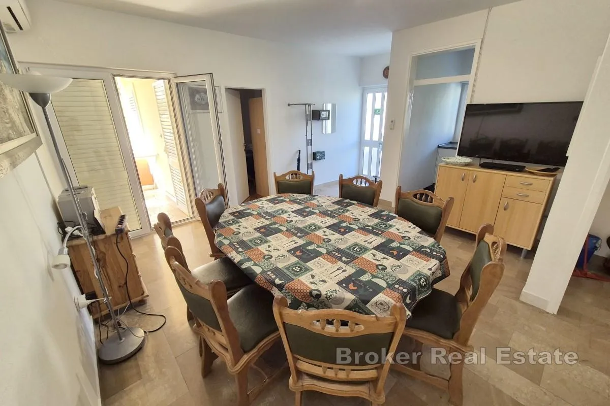 samostojeća apartmanska kuća s pogledom na more - slika 3