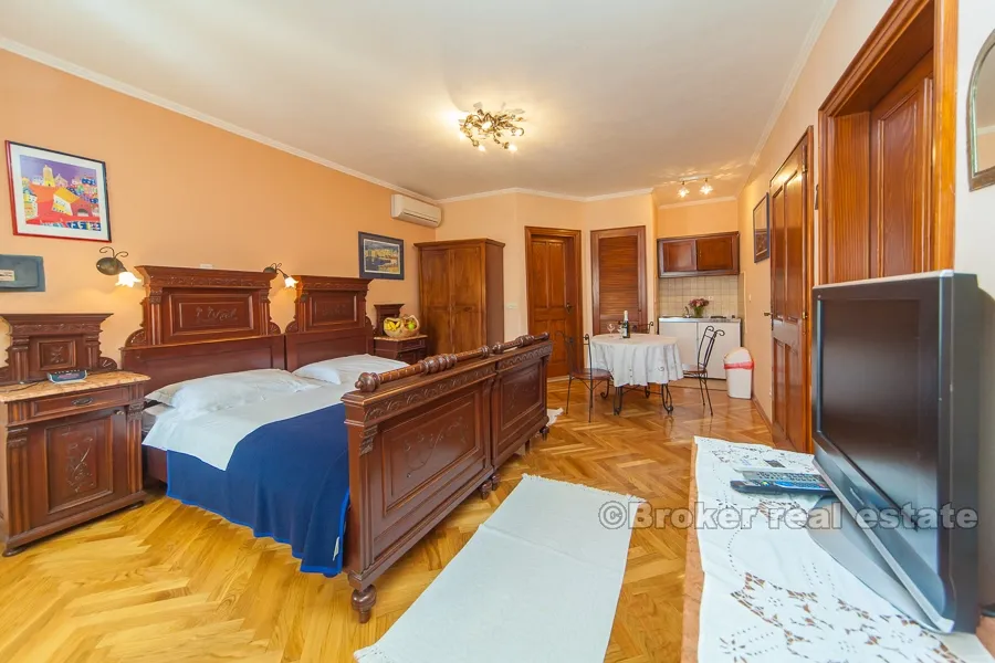 kamena kuća, u centru grada, na prodaju - slika 5