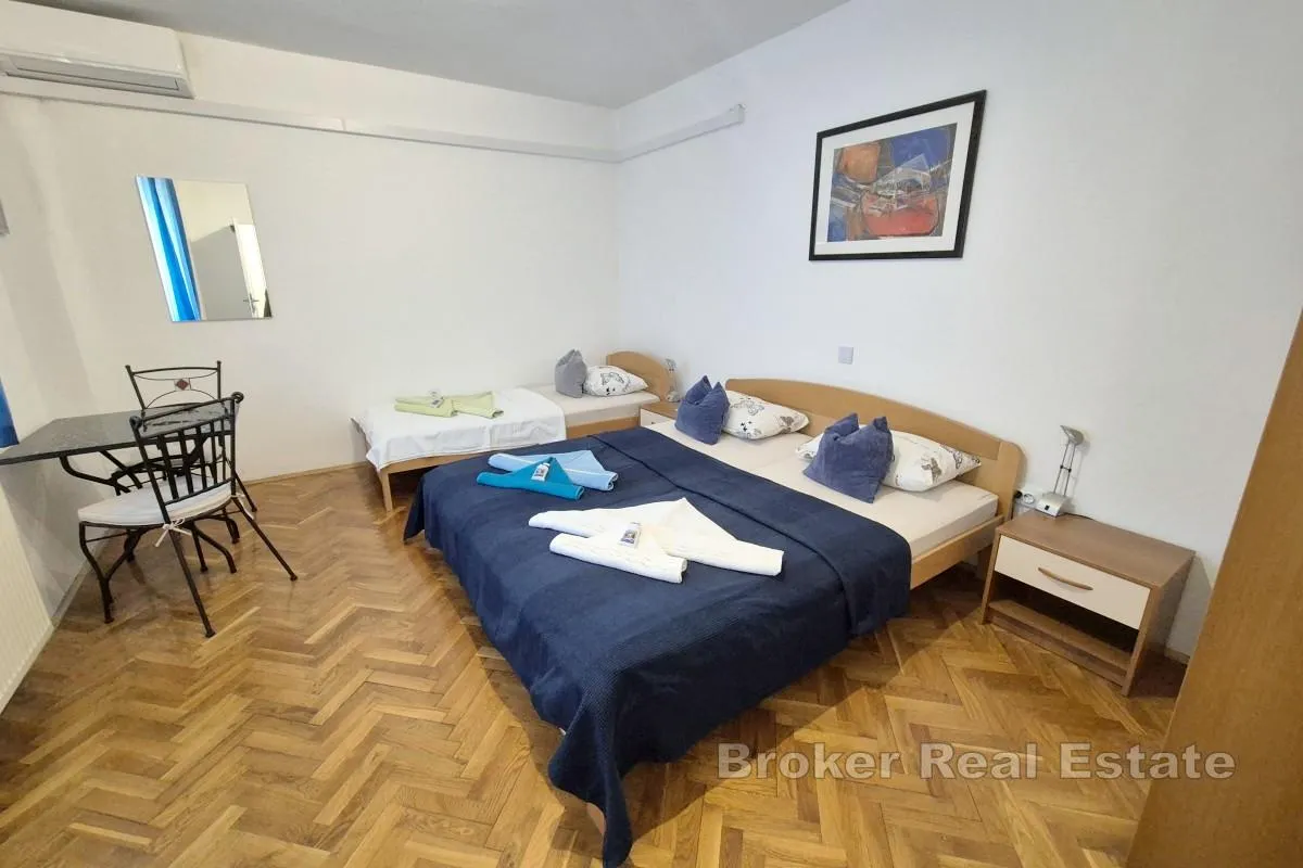 samostojeća apartmanska kuća s pogledom na more - slika 6