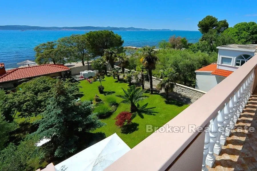 apartmanska vila prvi red do mora - slika 1