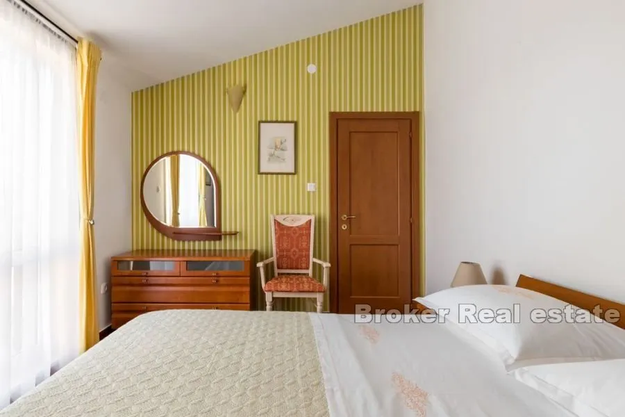 vila na sjajnoj lokaciji, prvi red uz more - slika 11