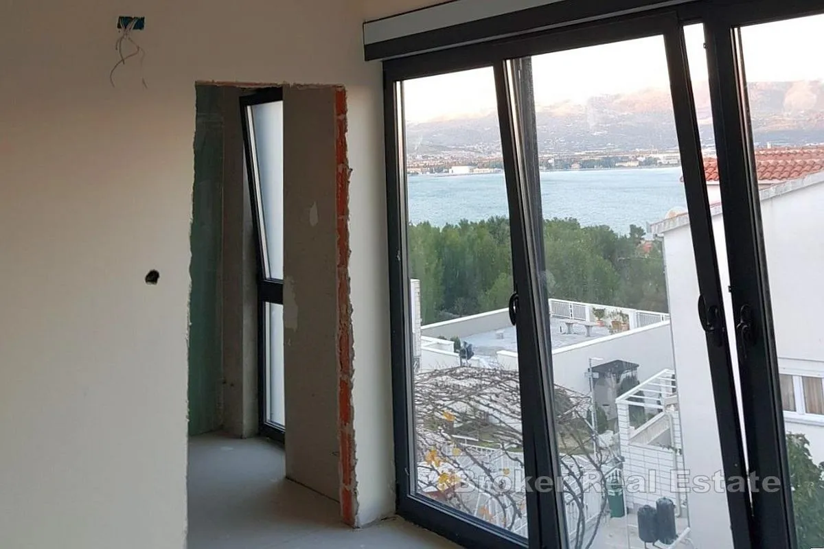 moderna vila s bazenom i pogledom na more - slika 6