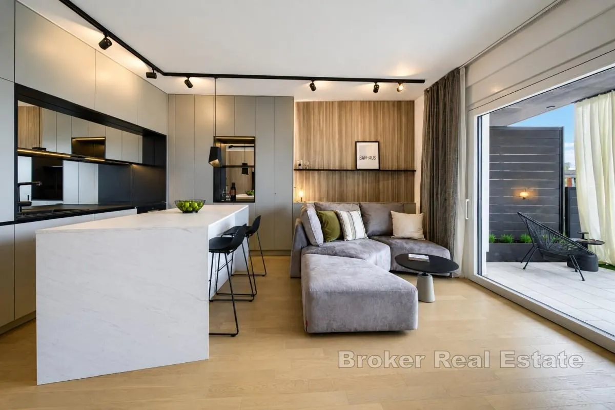 moderan apartman s pogledom na more - slika 3