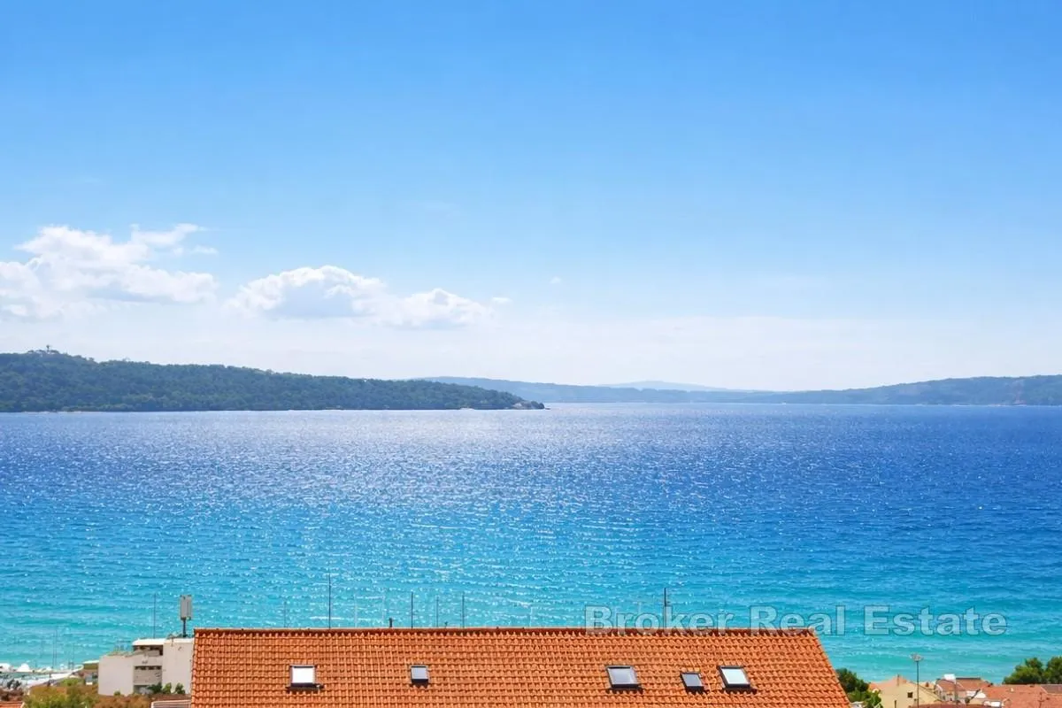 Prostrani penthouse s otvorenim pogledom na more - Kaštel Gomilica, Kaštela