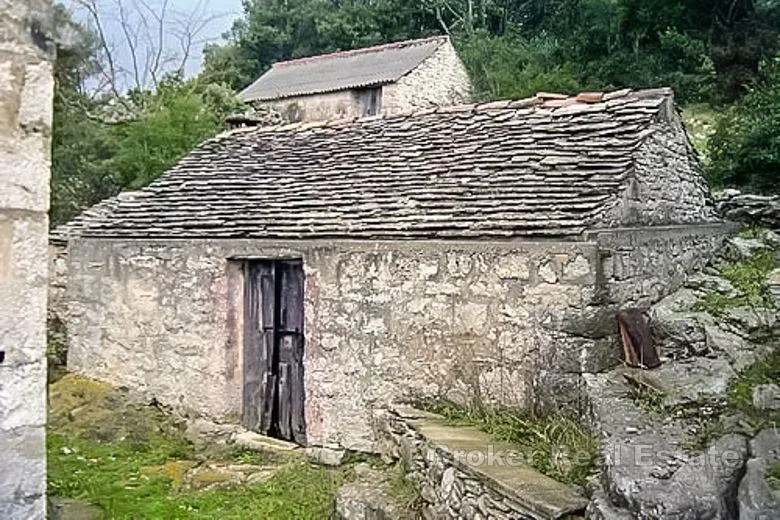 imanje sa starim kamenim kućama - slika 15